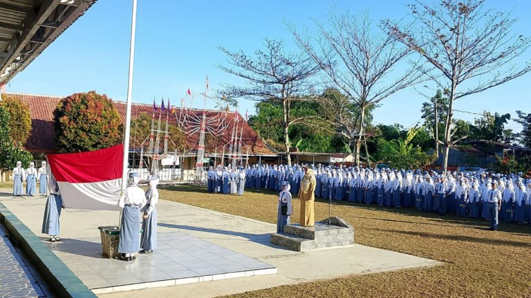 Upacara Bendera Jadi Momentum Memahami Perbedaan Kesepakatan dan Keyakinan Kelas di SMA Negeri 1 Bojong
